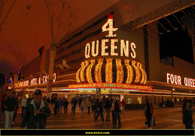 4 Queens